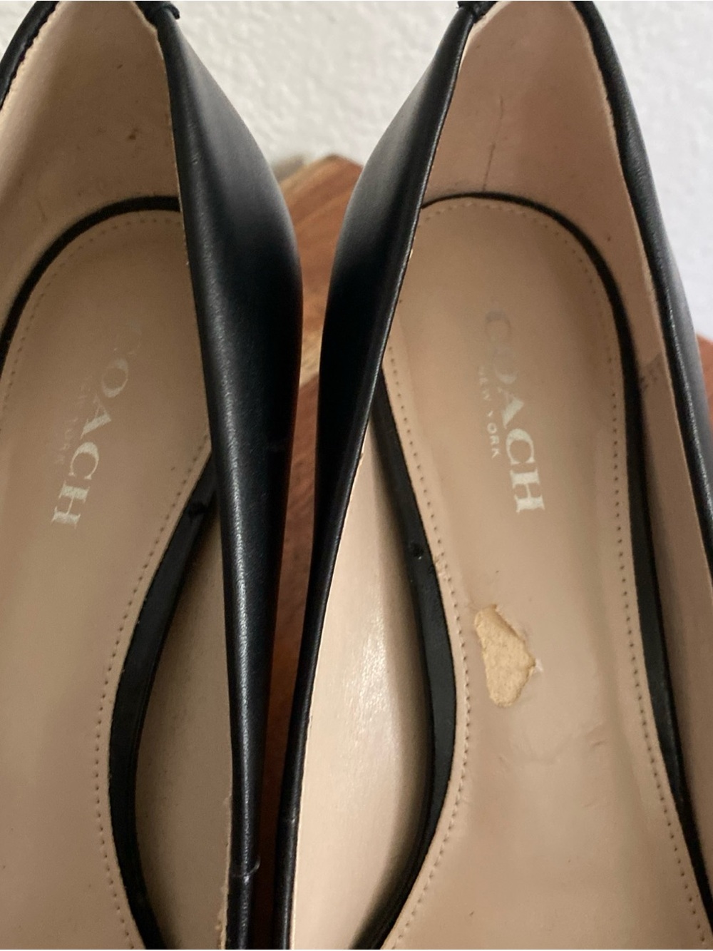 Coach Black Pointed Toe Leather Pumps with Logo Plaque size 6.5 - Picture 3 of 9